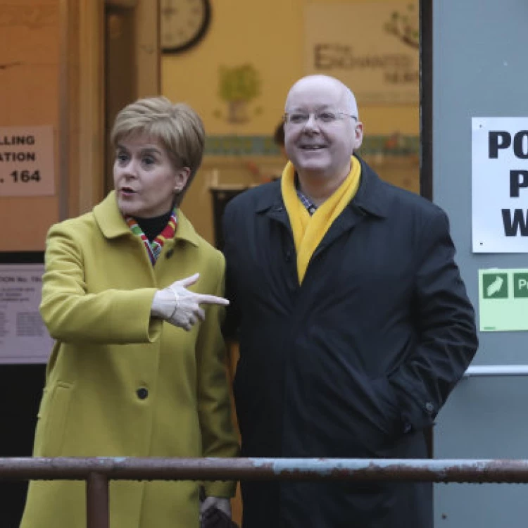 Imagen relacionada de esposo ex primera ministra escocia acusado malversacion fondos snp