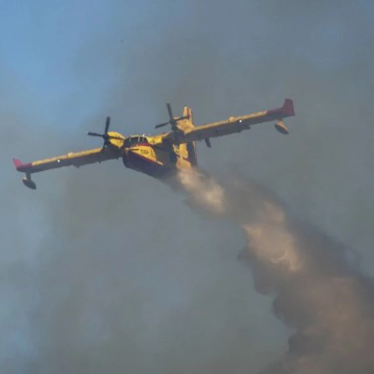 Imagen relacionada de tragedia avion incendio grecia