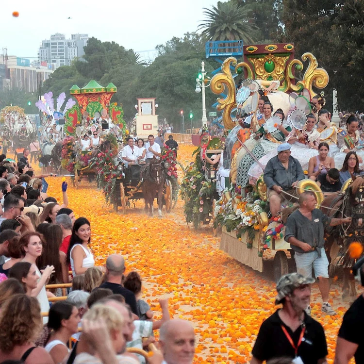 Imagen relacionada de concurso carrozas batalla flores valencia