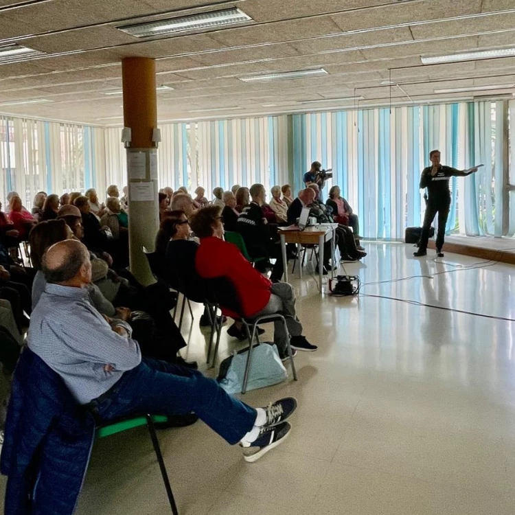 Imagen relacionada de seguridad centro mayores sant pau valencia