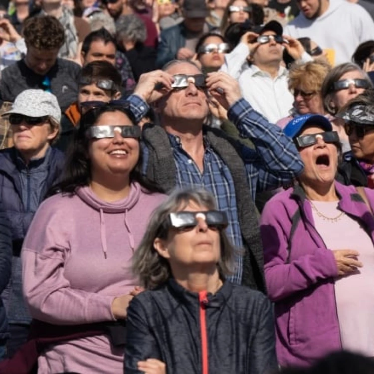 Imagen relacionada de daño ocular eclipse quebec