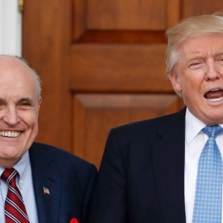 Imagen relacionada de donald trump chef staff rudy giuliani indicted arizona election fraud