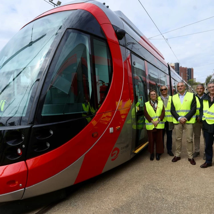 Imagen relacionada de nuevas unidades tranvia zaragoza prueba