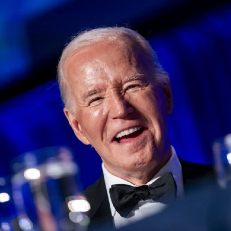 Imagen relacionada de biden burla edad trump asociacion corresponsales casa blanca