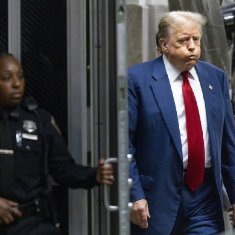 Imagen relacionada de donald trump multado juicio dinero secreto