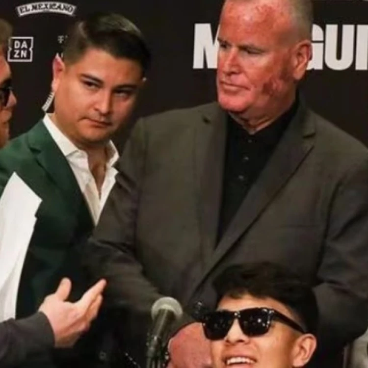 Imagen relacionada de alvarez y de la hoya se enfrentan en una conferencia previa a la pelea