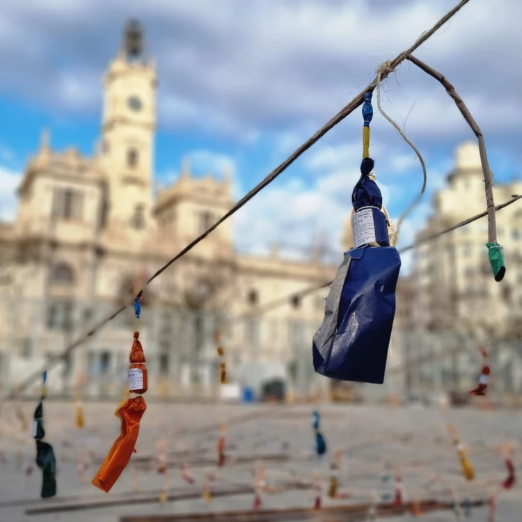 Imagen relacionada de valencia fiesta virgen desamparados espectaculos pirotecnicos