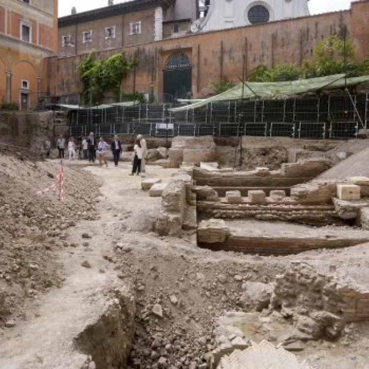 Imagen relacionada de descubrimiento teatro neron roma