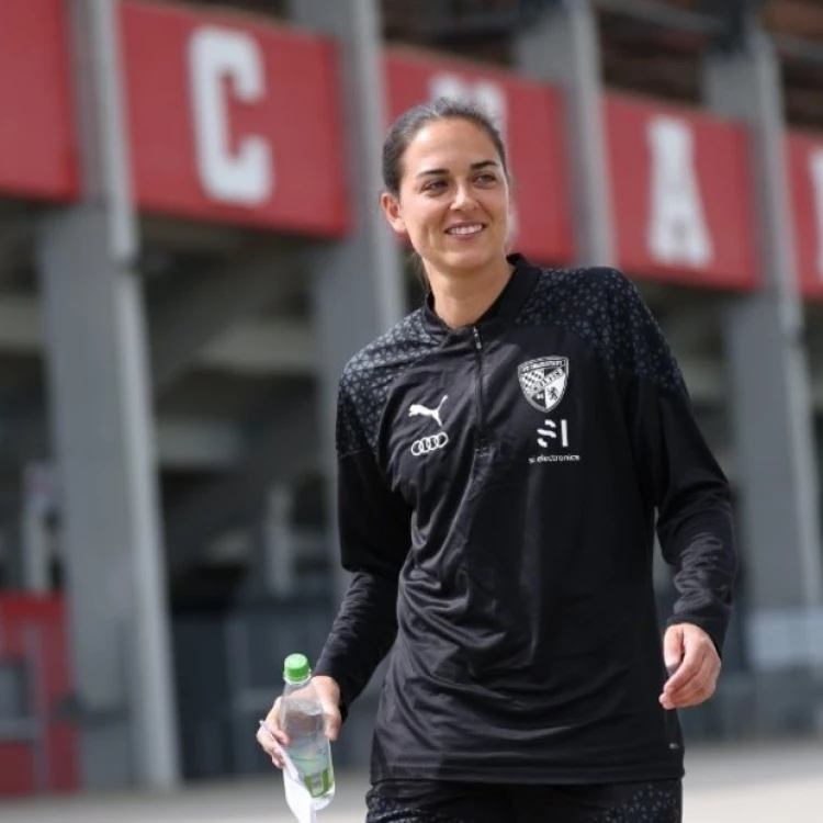 Imagen relacionada de sabrina wittmann entrenadora futbol alemania