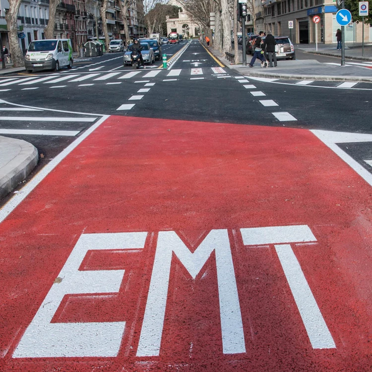 Imagen relacionada de mas de mil sanciones por uso indebido carril bus taxi valencia